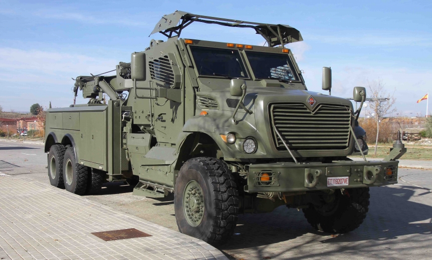 Vista de la parte delantera del camión de recuperación protegido Navistar MaxxPro “Recovery”.(Julio Maíz/Defensa.com)