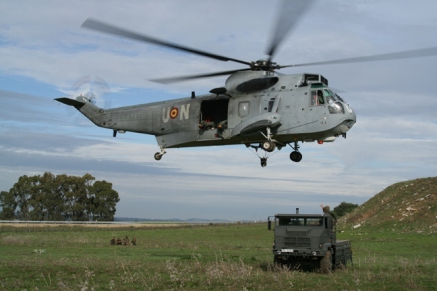 Con ocasión de la participación de la misión en Líbano, durante el verano de 2006 a los “Sea King” se les pintaron las siglas de Naciones Unidas (foto Julio Maíz).