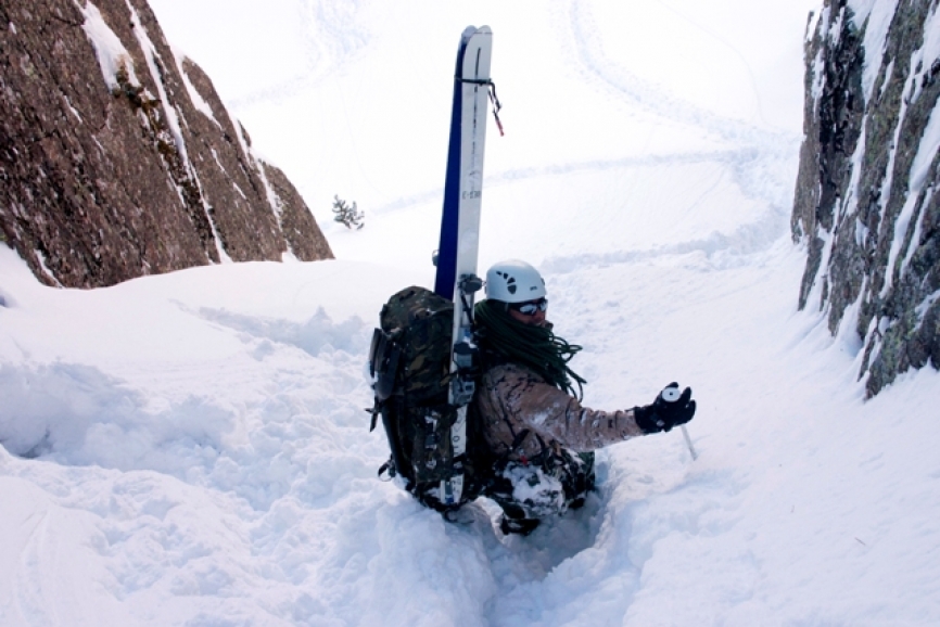 La gran cantidad de nieve dificulta muche le movimiento del grupo