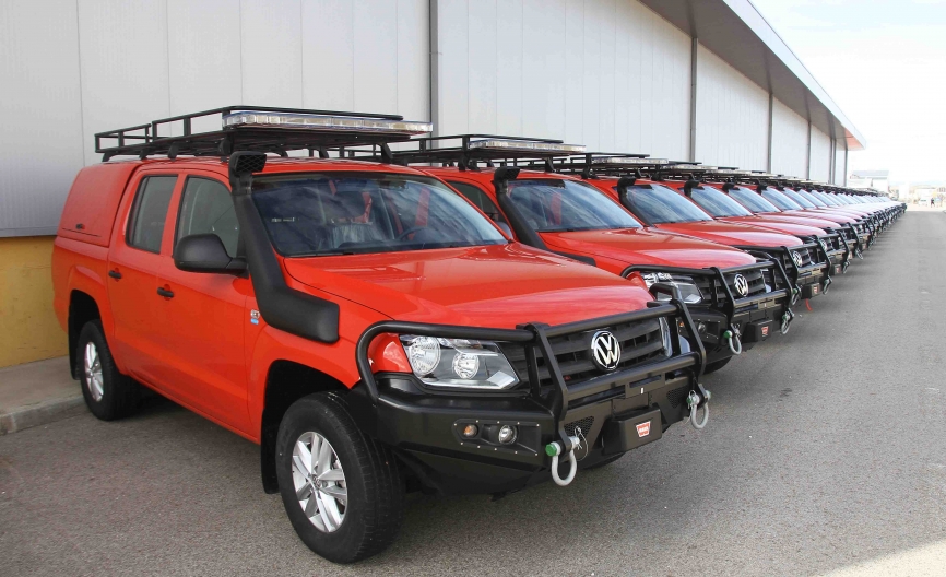 Línea de los “Amarok” recién entregados, que han sido carrozados por Tecnove, todavía sin las insignias de la Unidad.