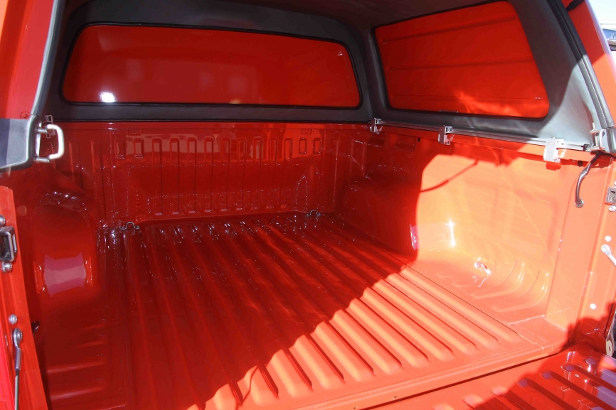 Destalle de la caja de carga de los nuevos “Amarok”, que han sido carrozados por Tecnove