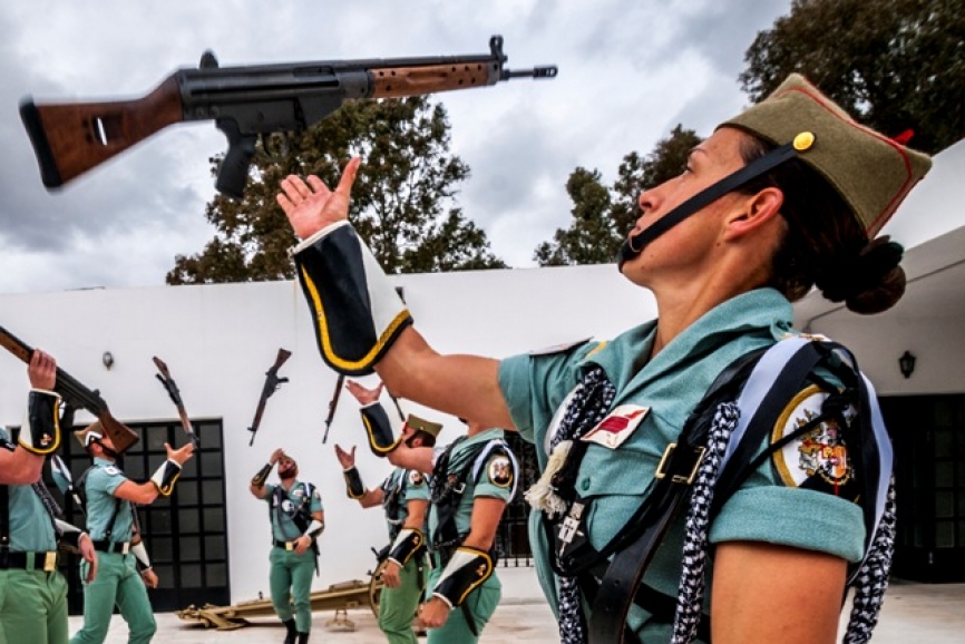 La Escuadra de Gastadores del Tercio ‘Don Juan de Austria’, que como se ve en la imagen todavía emplea el CETME–C