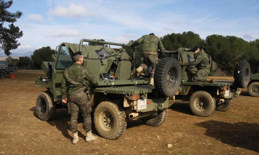 Para realizar el rodaje campo a través se quitaron las capotas de los VEA.(Julio Maíz /defensa.com)