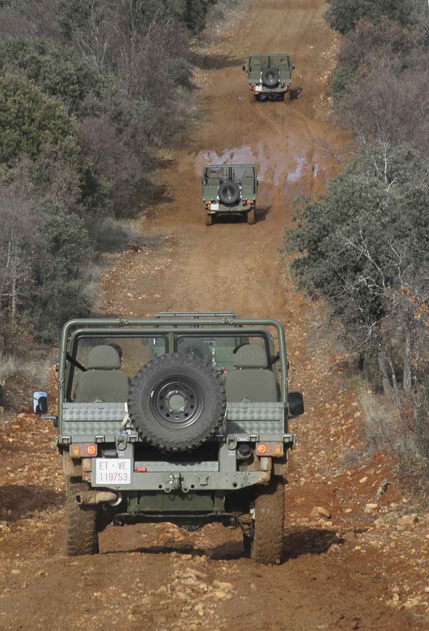 Caminos con fuertes pendientes y embarrados pusieron a prueba los nuevos VEA.(Julio Maíz /defensa.com)