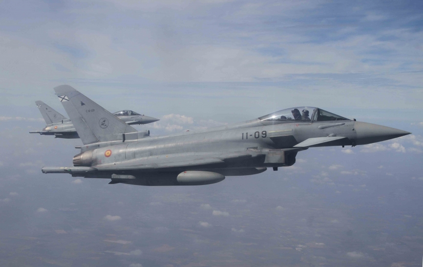 Formación de dos Eurofighter.(Julio Maíz/defensa.com)