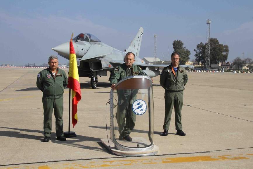 El general Simón del MACOM presentando la salida al Red Flag 2017-2.(Julio Maíz/defensa.com)