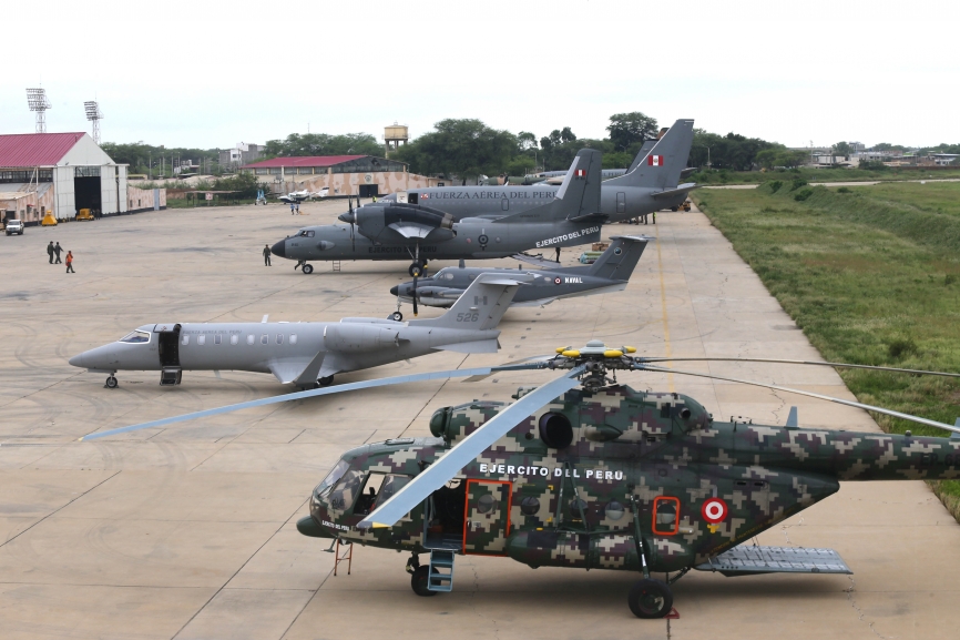 02. Otra vista de la Línea de Vuelo en el Grupo Aéreo N° 7. Apreciamos un Mi-171Sh-P de y un An-32B de la Aviación del Ejército, un Learjet 45XR y un Boeing 737-528 de la FAP, y un Beechcraft B-200T/CT de la Aviación Naval.