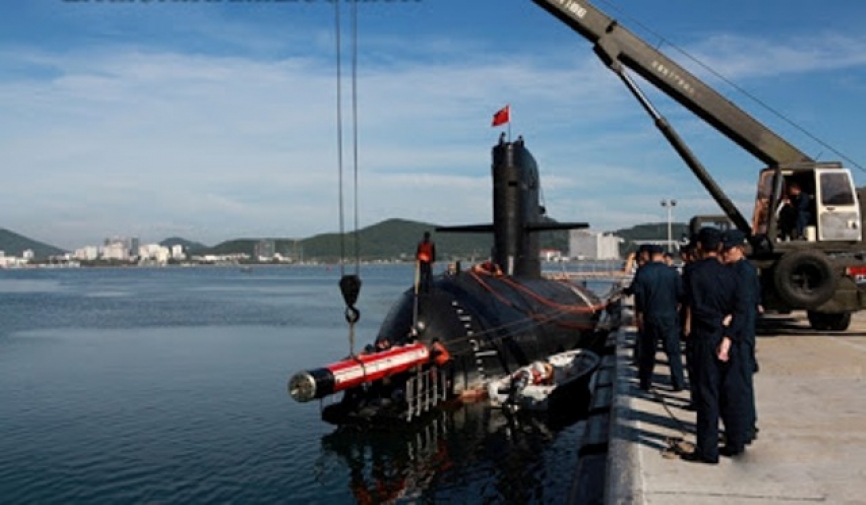 Embarque de un torpedo en un SSN