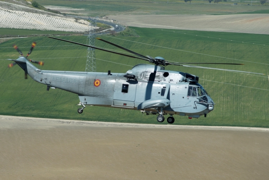 Pese a que el “Sea King” es el más viejo de la flota, sigue desempeñando un papel vital dentro de las operaciones aéreas navales, ya que es único en su tipo: el número de helicópteros que son capaces de llevar a 15 soldados con todo su equipo es limitado