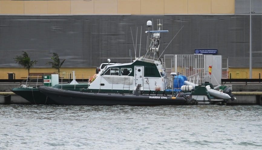 La “Almirante Díaz Pimienta” en el Puerto de La Luz (Las Palmas de Gran Canarias). Delante se ve una de las muchas RHIB que utiliza el SEMAR (foto Julio Maíz).