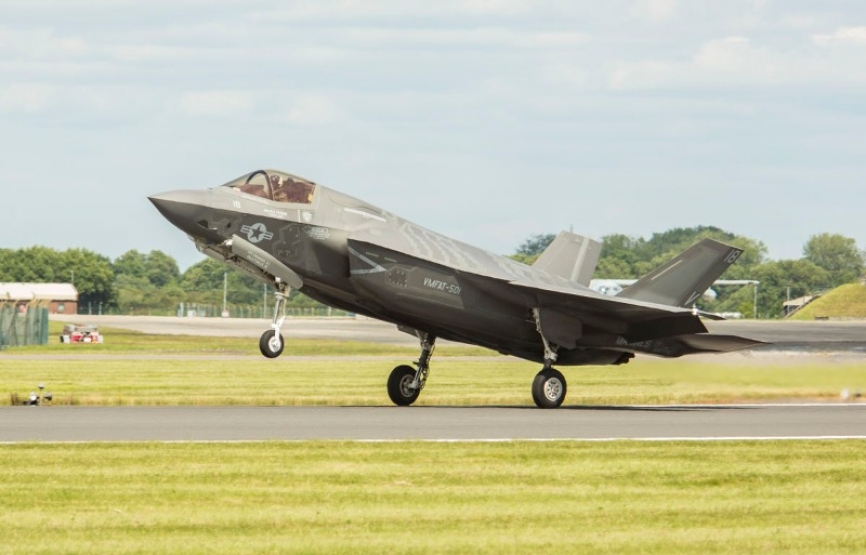 Un F-35B de los Marines realizando un aterrizaje convencional (foto Lockheed Martin).