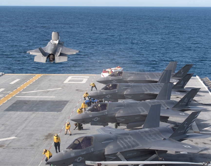 Un F-35B despegando del USS “America” (foto Lockheed Martin).