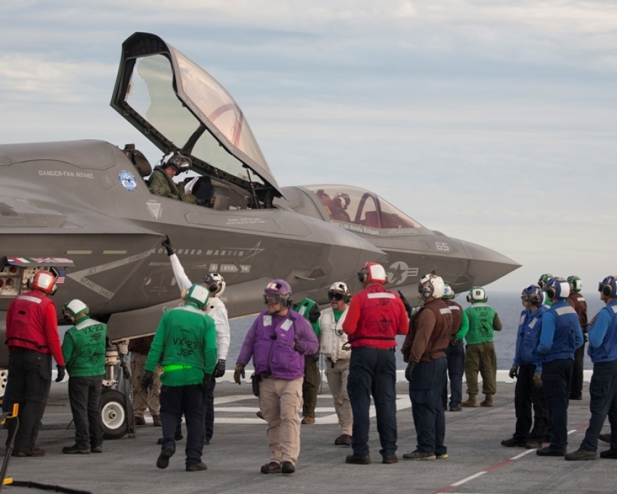 A bordo del LHD USS “America”, para realizar pruebas a bordo (foto US Navy).