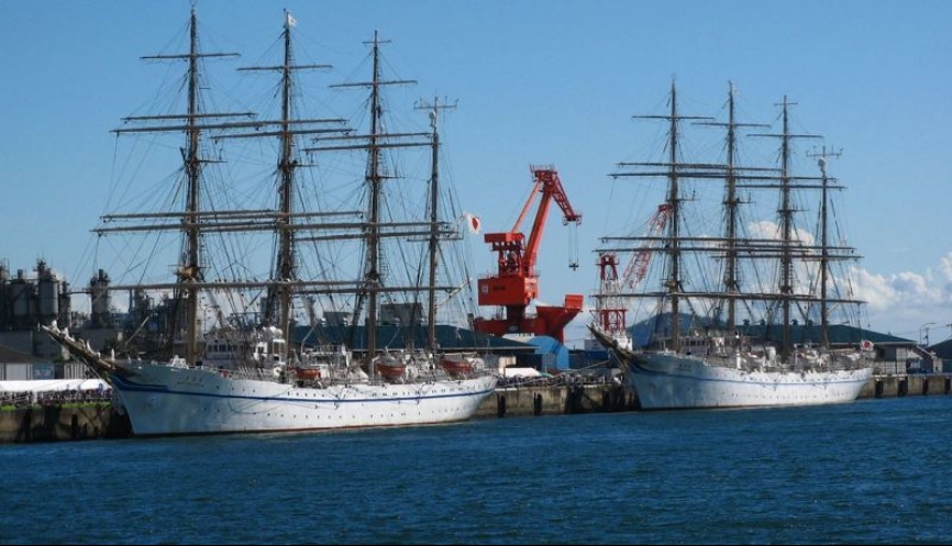 Buque escuela NIPPON MARU II Y EL KAIWO MARU (Japón) Foto: kagawa ymg