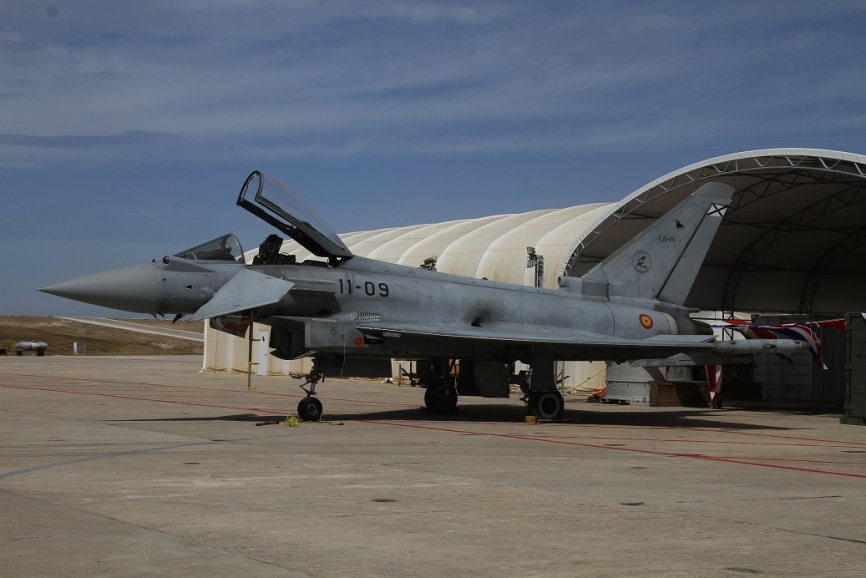 Un Eurofighter del Ejército del Aire se desplazó a Rota, donde se le hizo la foto, para participar en la exhibición del Centenario de la Aviación Naval.Julio Maíz Sanz / defensa.com