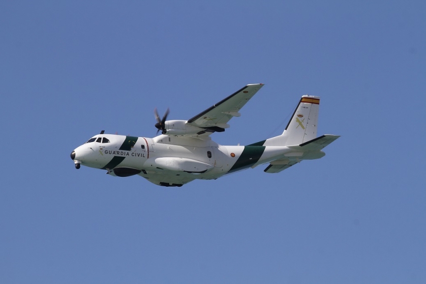El Servicio Aéreo de la Guardia Civil aportó al centenario tres helicópteros y uno de sus Airbus Defence and Space CN235.Julio Maíz Sanz / defensa.com