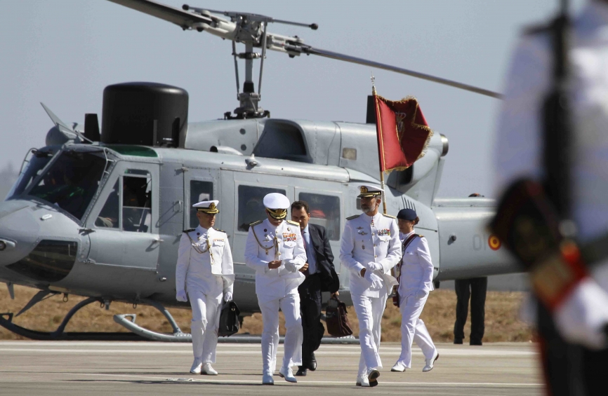 SM. El Rey llegó a los actos del Centenario de la Aviación Naval a bordo de uno de los modernizados AB-212+.Julio Maíz Sanz / defensa.com