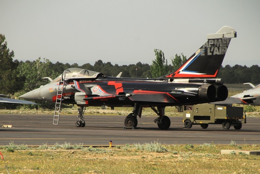 4- El elegante Dassault Aviation Rafale del Armée de l´Air, asignado al “Solo Display”.