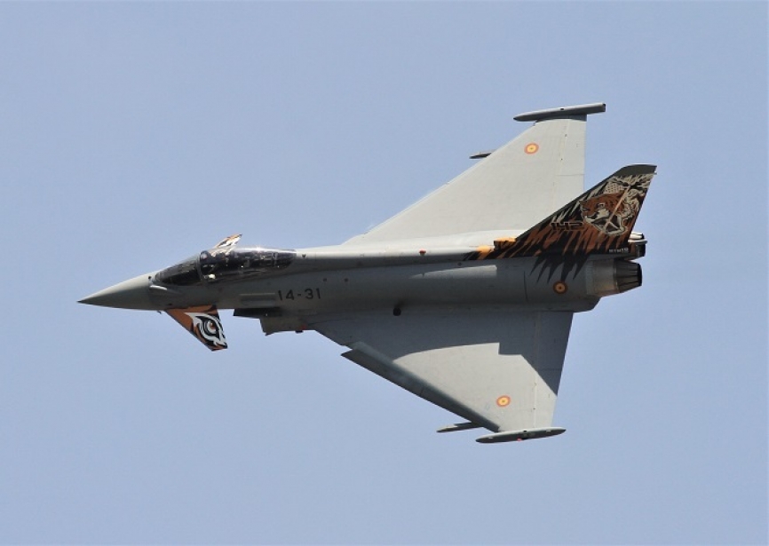 La demostración o solo del “Eurofighter” del Ala 14 se realizó con el aparato pintado para el reciente NATO Tiger Meet.