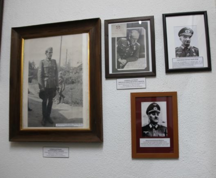 Retratos de los mandos de la División Azul: en el grande de la izquierda aparece su carismático primer jefe, el general Agustín Muñoz Grandes.