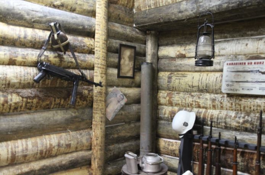 El Museo ha realizado reconstrucciones de cómo eran los refugios del frente, donde discurría la vida las fuerzas de la División Azul, la mayoría de las veces en condiciones de frío extremas.