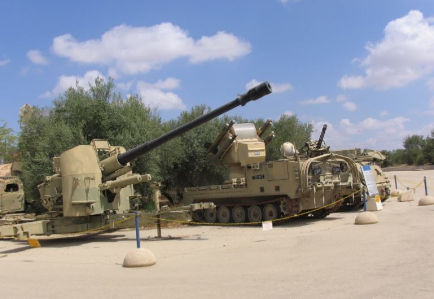 Durante el recorrido por las explanadas nos encontramos con interesantes materiales que sirvieron en las Fuerzas Armadas hebreas.