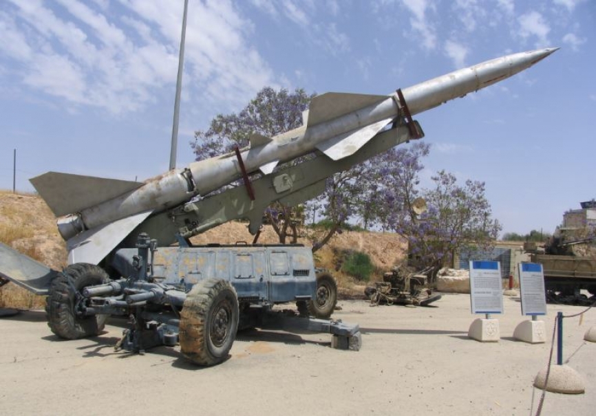 Durante la guerra de los Seis Dias, en 1967, la IAF neutralizó 8 baterías egipcias de misiles SA-2 "Guide Line", fabricadas por la Unión Soviética. Estos vectores debidamente guiados podían batir objetivos hasta los 50 km.