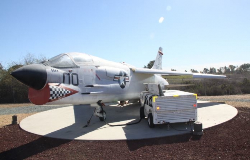 Caza supersónico monomotor F-8E “Crusader” embarcado en portaviones. Sus misiones eran esencialmente proporcionar superioridad aérea.