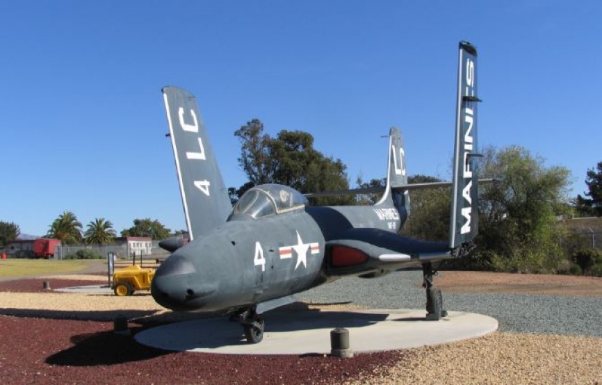 Grumman F9F-2 “Panther”.