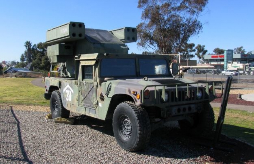 Sistema de defensa antiaérea a baja cota M-1097 “Avenger”.