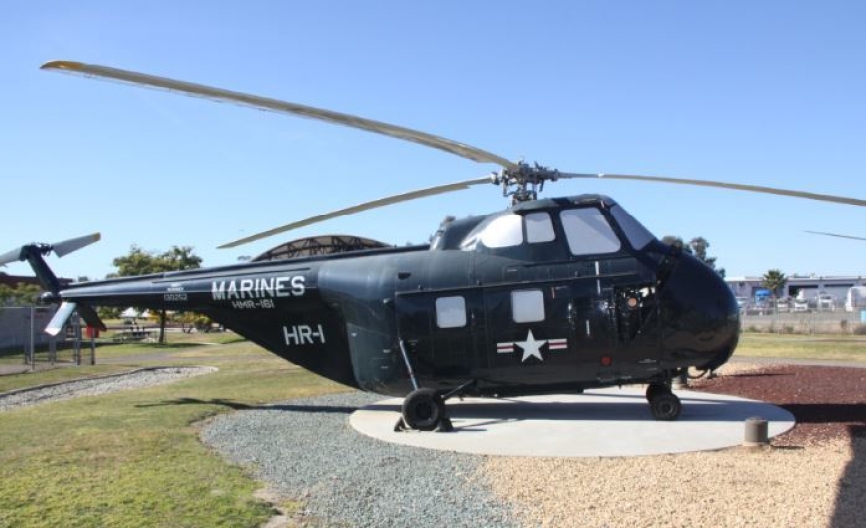 En el Museo hay una muestra de los principales helicópteros utilizados por el USMC, en primer lugar este Sikorsky HRS-3 “Chickasaw”, con el se estrenó el asalto helitransportado durante la guerra de Corea.
