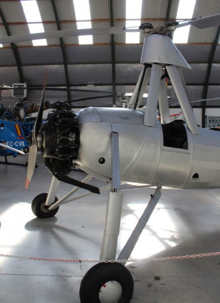 AUTOGIRO LA CIERVA C-30. Primer autogiro sin alas, se adquirieron dos para Aviación Militar y dos para la Armada.