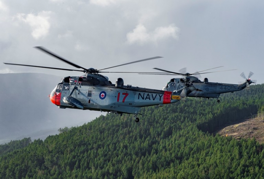 Las fuerzas armadas canadienses jubilarán el 31 de diciembre del presente año al helicóptero Sea King CH-124 tras algo más de cincuenta años de impecable servicio. A este inmortal helicóptero se le hizo la despedida que se merece con un emotivo desfile.