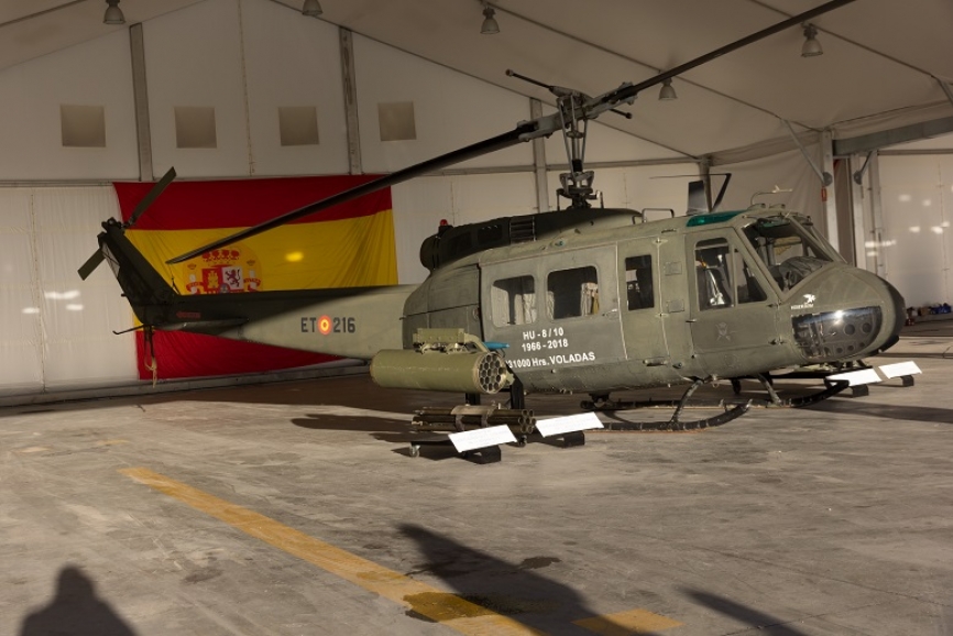 En otro de los UH-1H se pintó la leyenda “HU-8/10 1966-2018 231.00 Hrs. VOLADAS”.