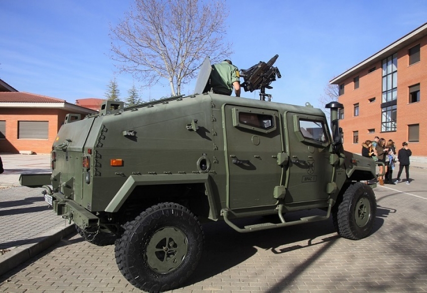 Este Uro VAMTAC ST5 está armado con el lanzagranadas LAG-40, de diseño y fabricación española.