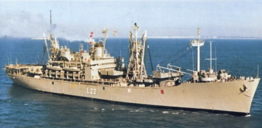 Transporte de ataque Aragon (L 22) ex USS Francis Marion