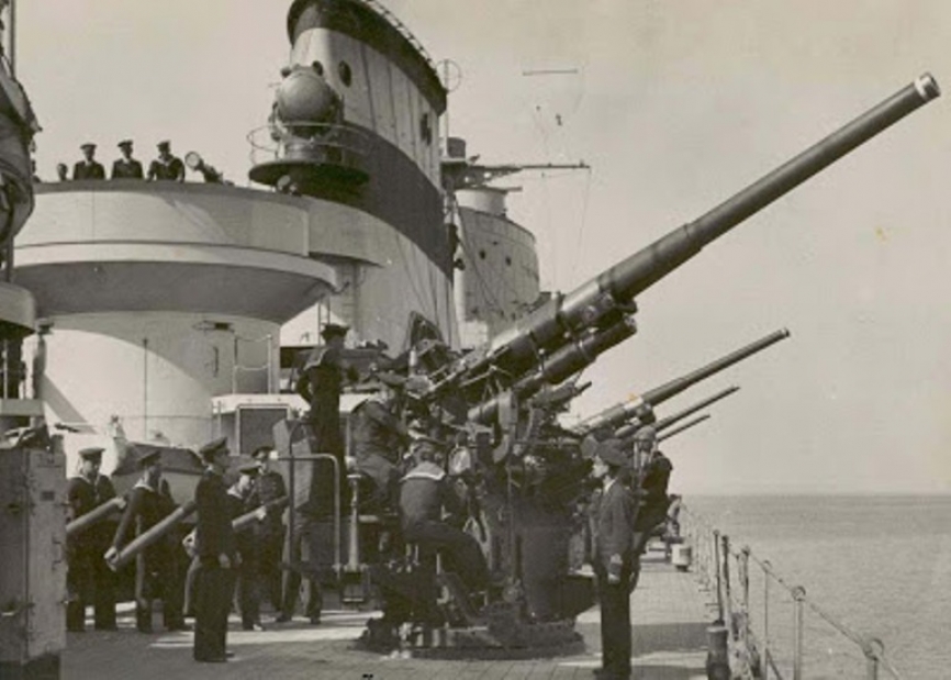 Artillería antiaérea crucero Canarias