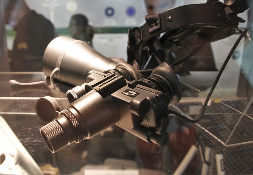 Las gafas de versión nocturna de 2º + generación Lahoux Optics DVS-8.