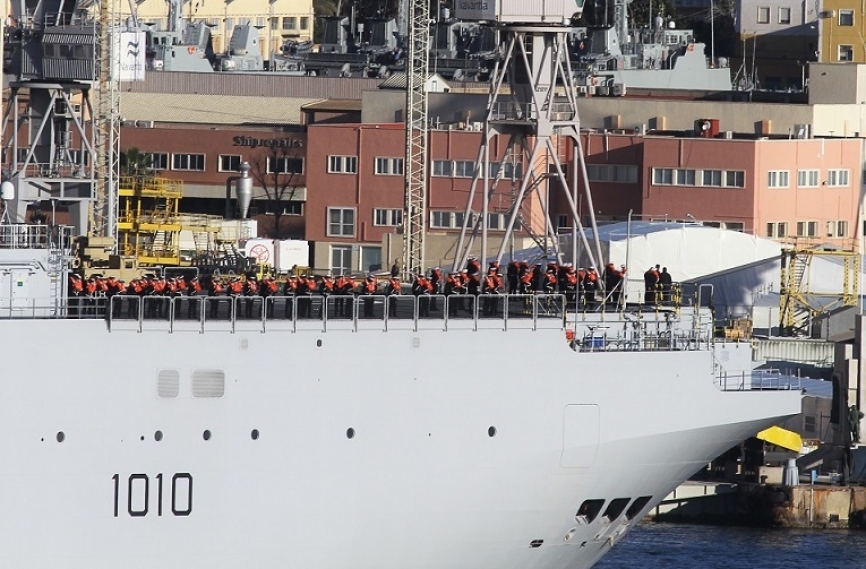A la entrada en Cartagena el LHD “Gamal Abdel Nasser” parte de la dotación estaba formada cubriendo cubierta.