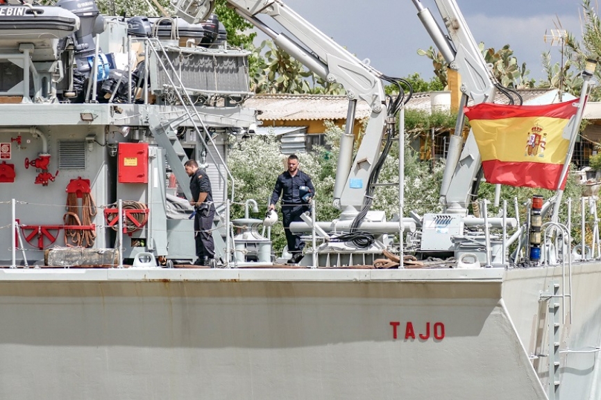 6- Detalle de la popa del “Tajo”, que tiene base en el Arsenal de Cartagena. (foto: José Antonio Almarza)