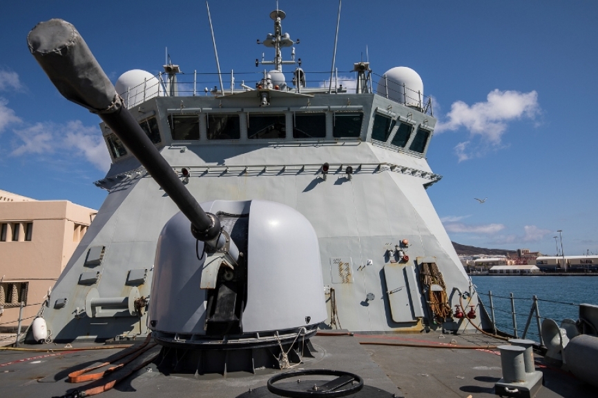 Este cañón de 76 mm es lo suficientemente compacto como para ser instalado en los buques de guerra relativamente pequeños. Su alta tasa de fuego y su calibre, le permiten funcionar en antiaéreo, anti-superficie, y en funciones de apoyo a tierra.
