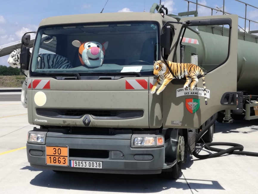Los peluches de tigres están presentes en varios de los vehículos que daban apoyo al NTM 2019.