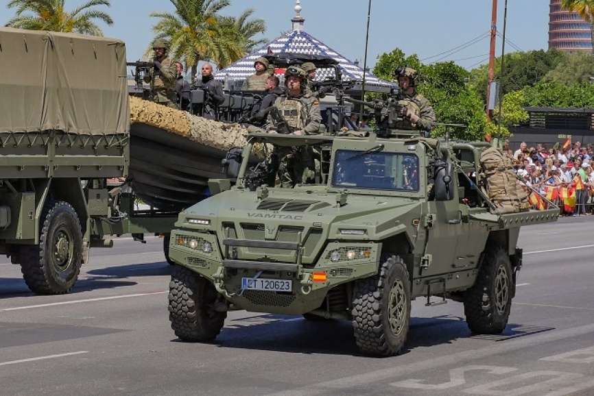 Por primera vez se mostró al público el Uro VAMTAC ST5 de operaciones especiales VMOE.