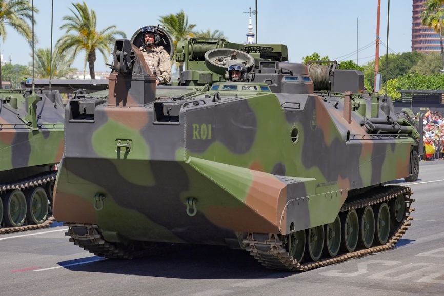 El vehículo de asalto anfibio de recuperación AAV-7R, el único de esta versión que adquirió la Infantería de Marina española.
