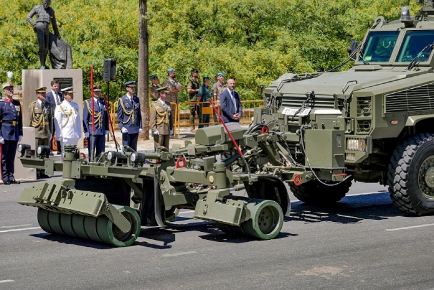 Detalle del sistema antiminas que se adapta al vehículo protegido RG-31 “Nyala”.