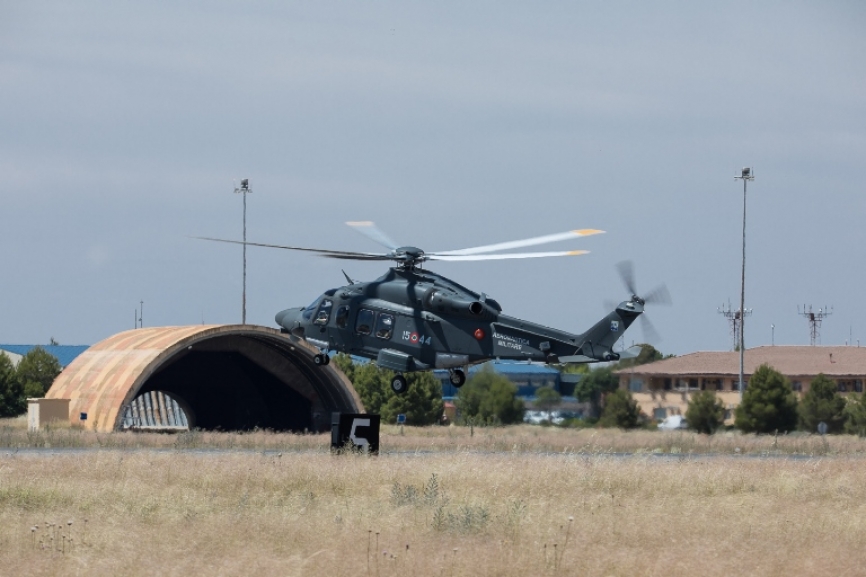 Augusta Westland AW139 Italiano comenzando su misión de búsqueda y rescate en territorio enemigo.