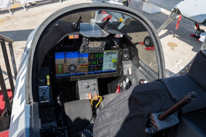 Aquí el moderno cocpikt del Hürjet el cual atenderá a las necesidades de la Fuerza Aérea Turca.