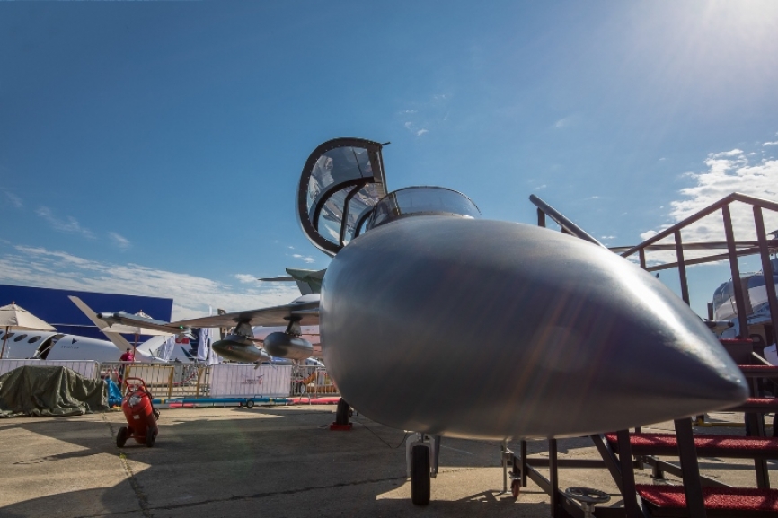 La configuración de Light Attack de Hürjet compartirá el papel de la aeronave F-16 como entrenador de caza líder y soporte aéreo cercano.