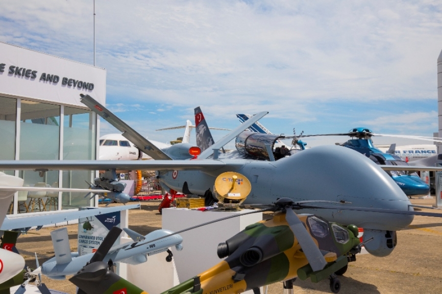 También fue expuesto el RPAS de ataque TAI Anka. El Anka es un UAV (Sistema Aéreo No Tripulado) de Resistencia Larga y Altitud Media (MALE).
