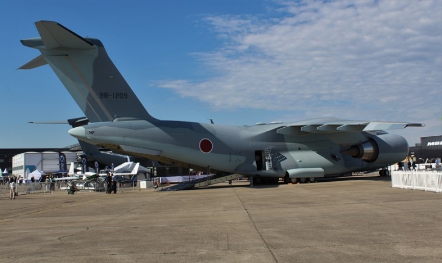 El avión tiene una longitud de 43.9 m, una altura de 14.2 m y una envergadura de 44.4 m.